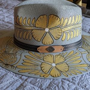 HANDMADE fedora hat from MX.  LaMexiArt, REG adult size, light grey with gold